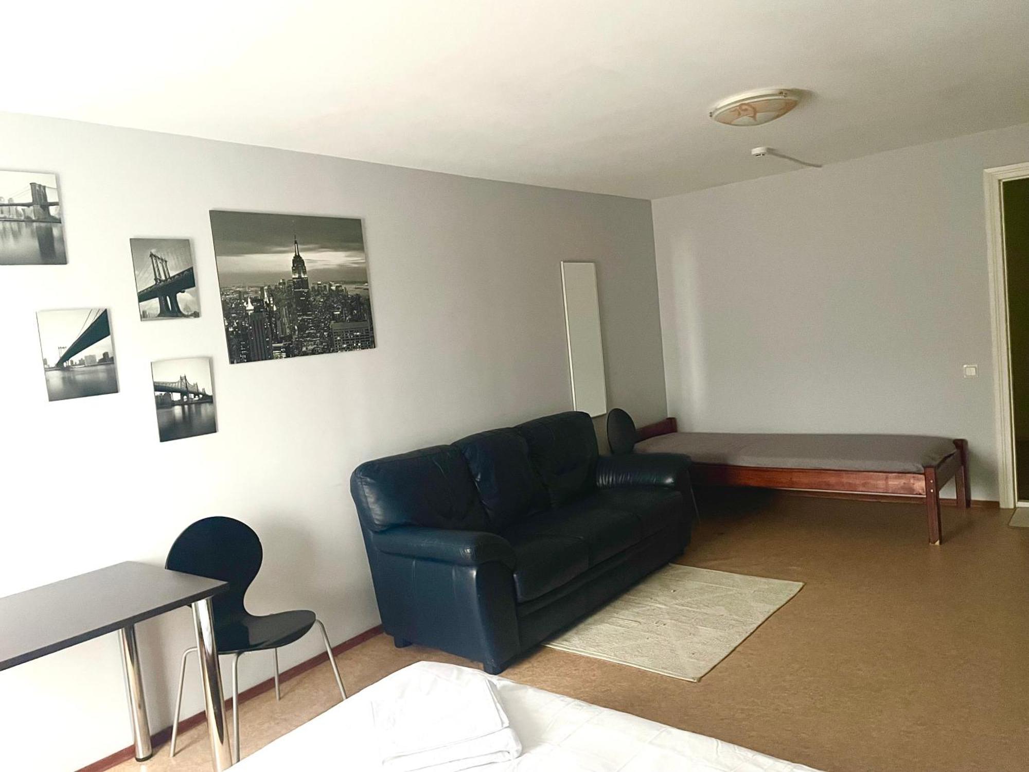 Central Hostel 叶尔加瓦 外观 照片
