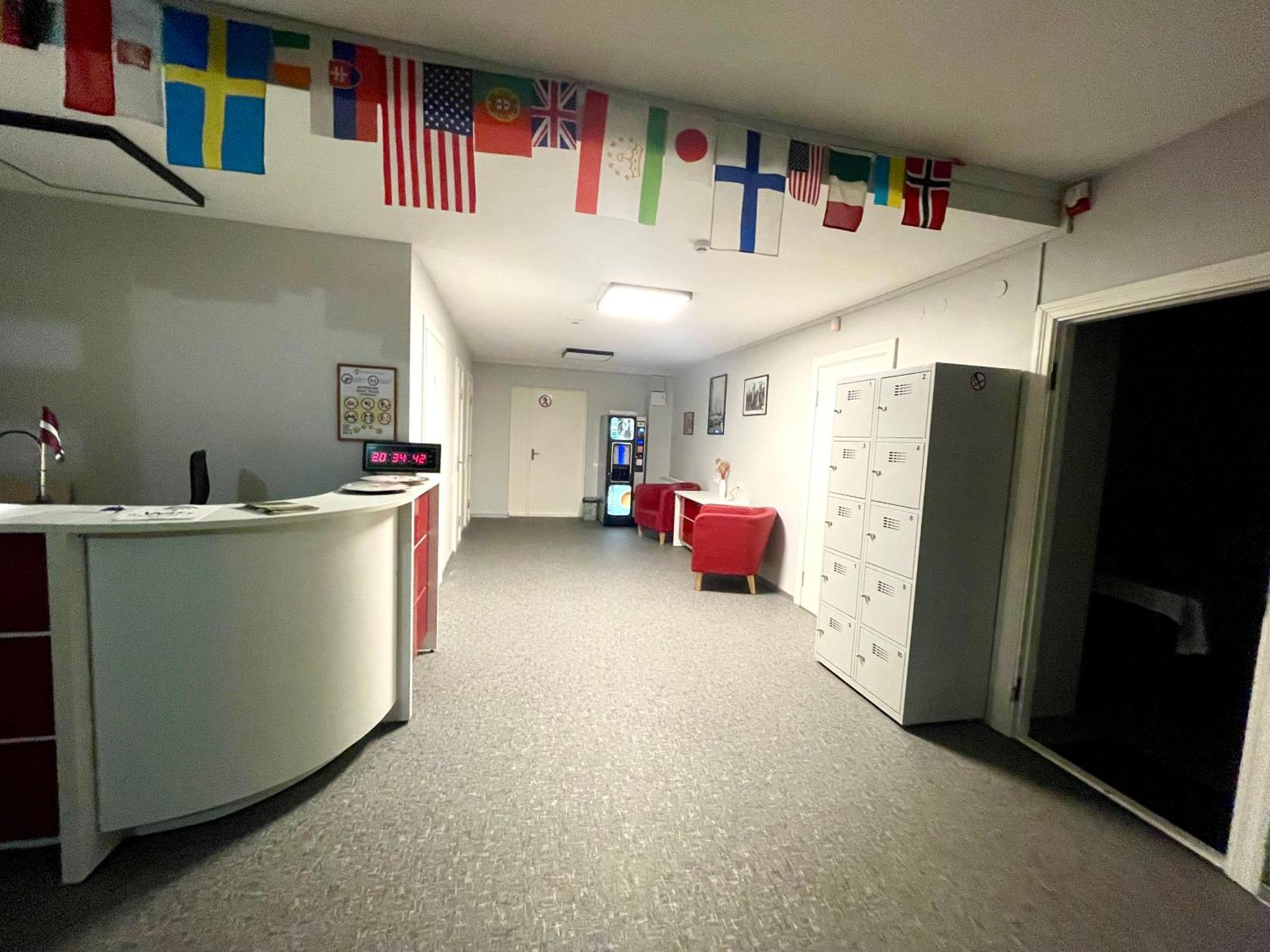 Central Hostel 叶尔加瓦 外观 照片
