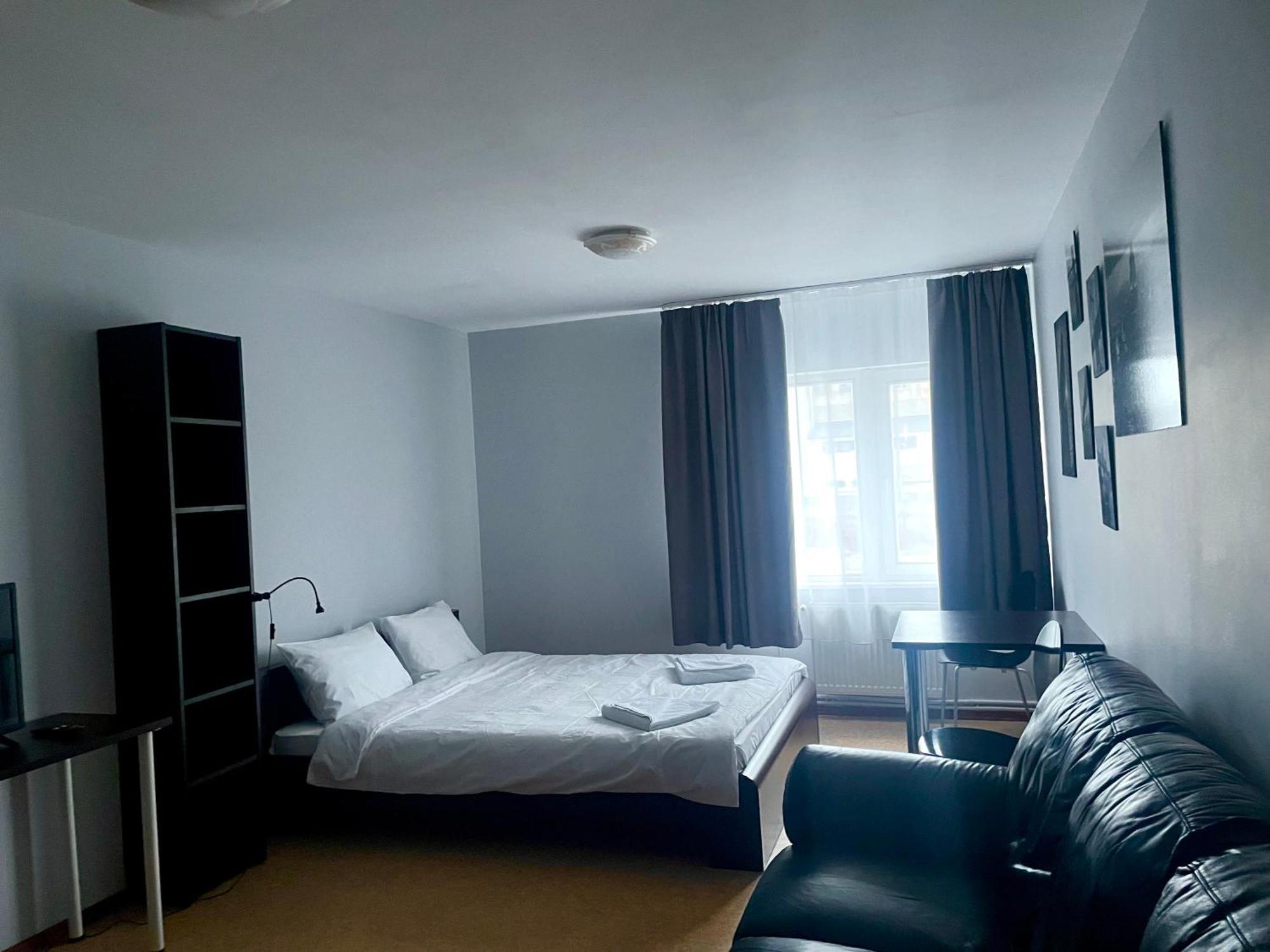 Central Hostel 叶尔加瓦 外观 照片