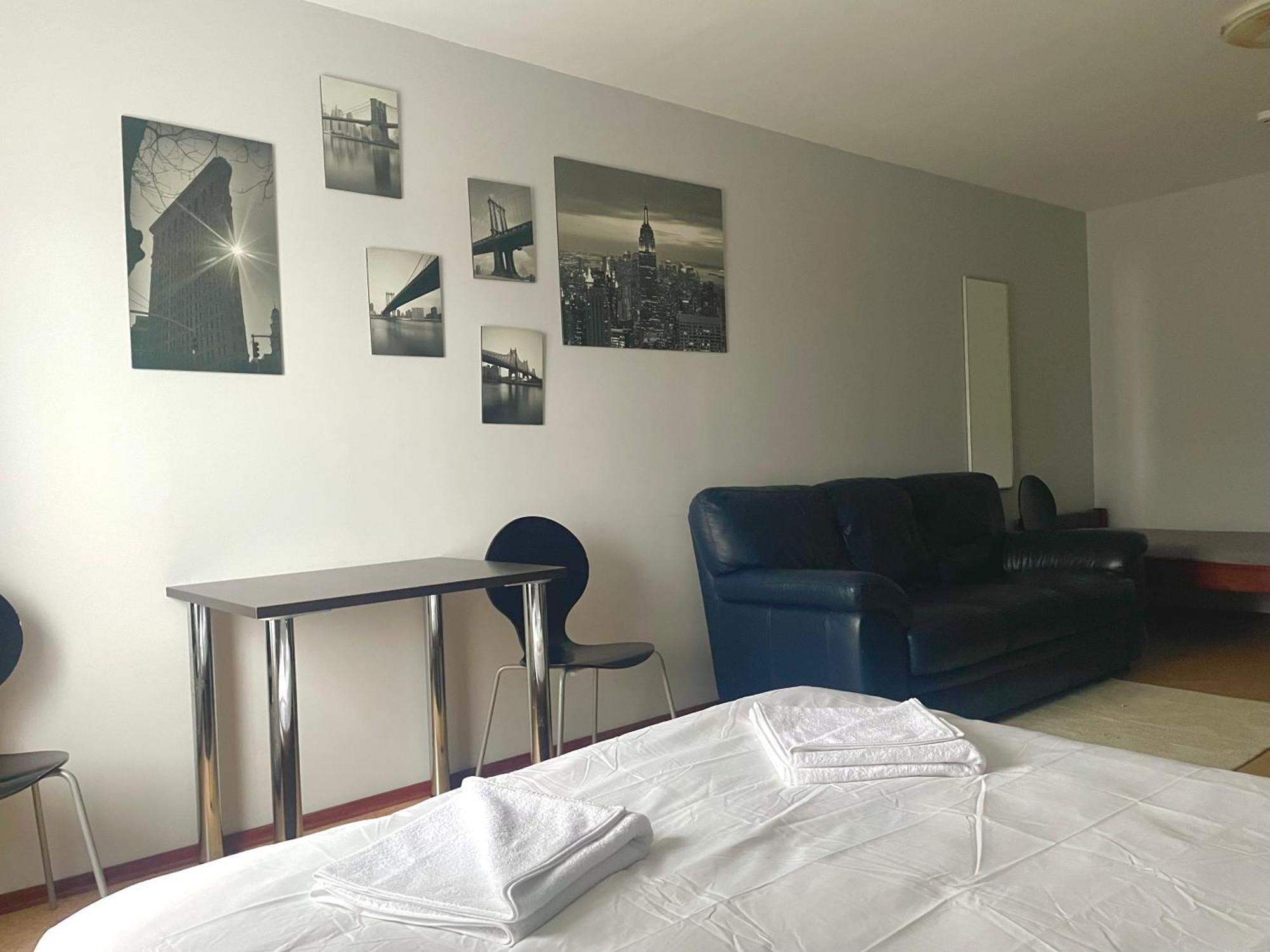 Central Hostel 叶尔加瓦 外观 照片