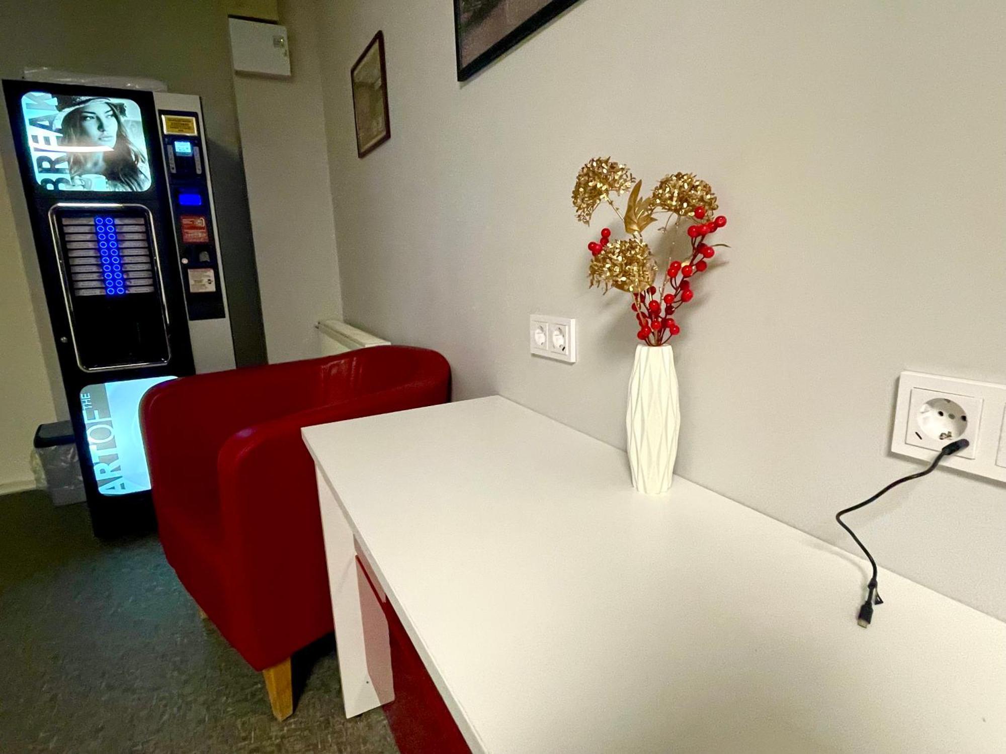 Central Hostel 叶尔加瓦 外观 照片